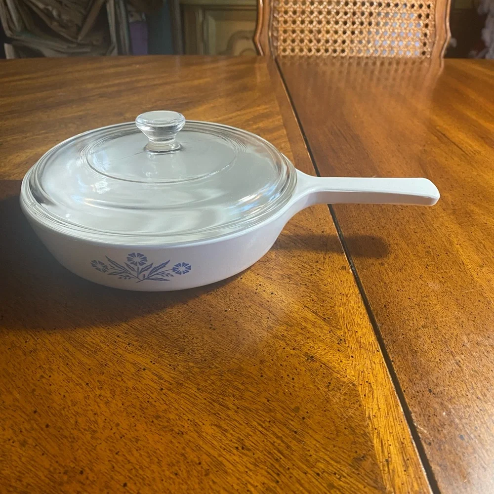Corningware Cornflower 6.5”Skillet w/ Pyrex Lid